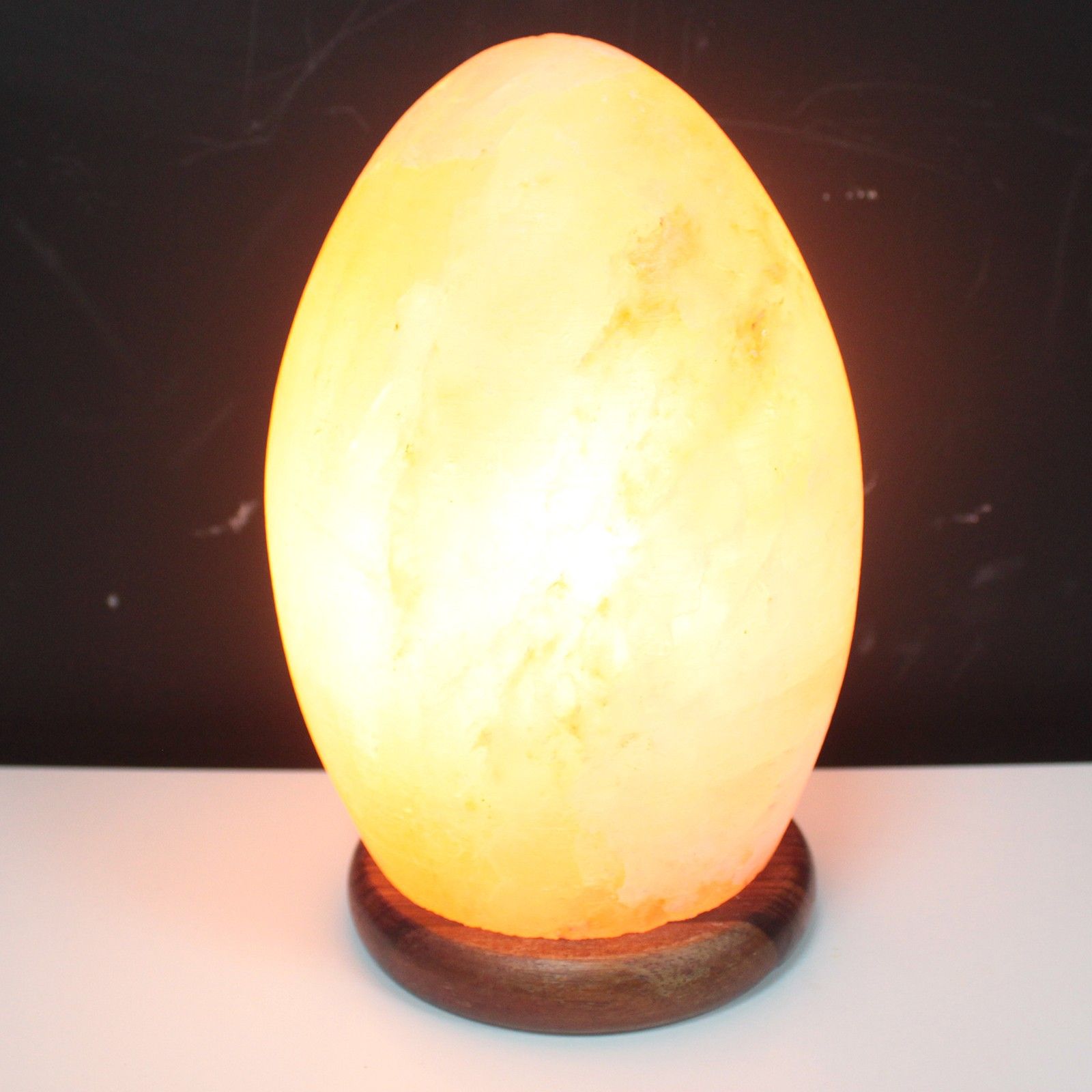 Zoutlamp Ei met Houten Voet